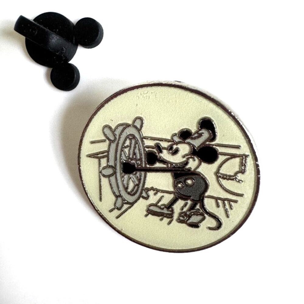 Disney Magical Mystery Pins Series 11 Steamboat Willie Trading Pin